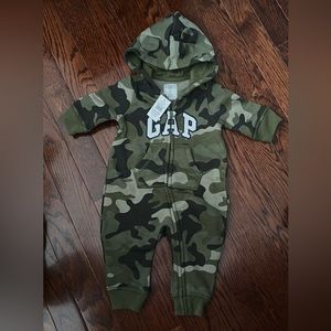 NWT- Baby Gap Camo zip up one piece with hood